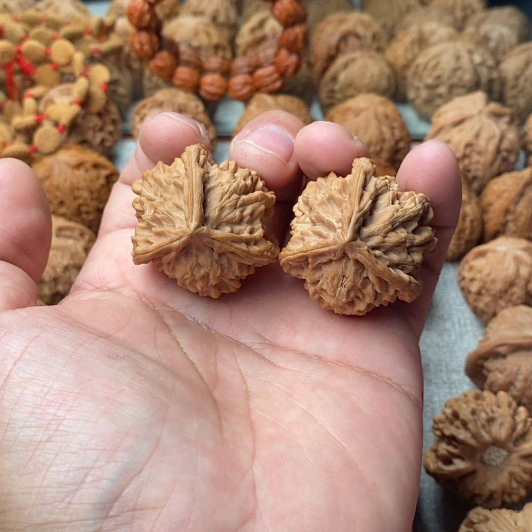 文玩核桃吊坠盘山三棱38