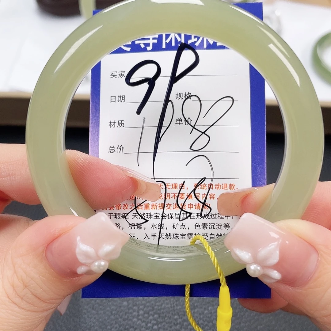 和田玉未镶嵌手镯