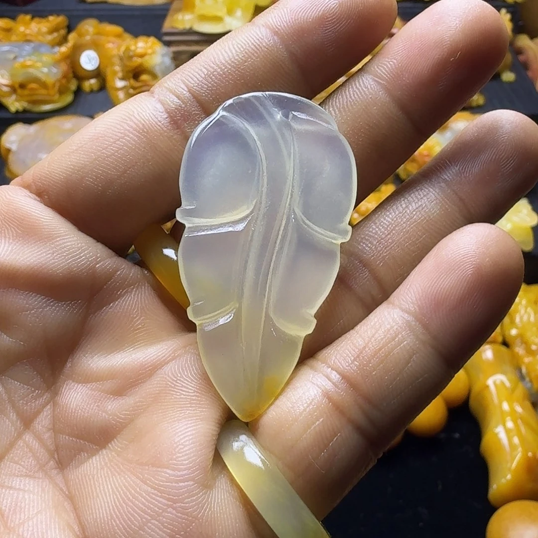 石英质玉（黄龙玉）未镶嵌颈饰