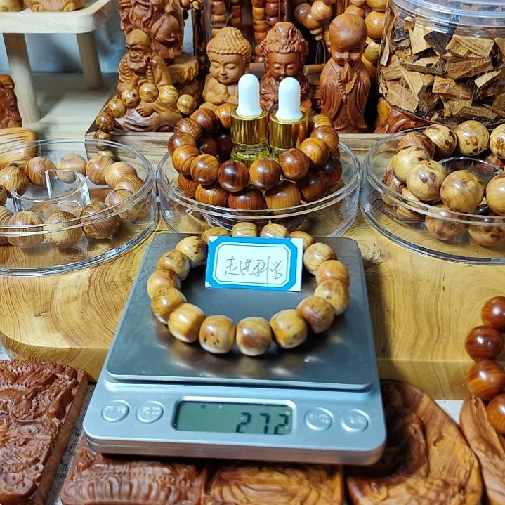 走**学太行崖柏手工艺品