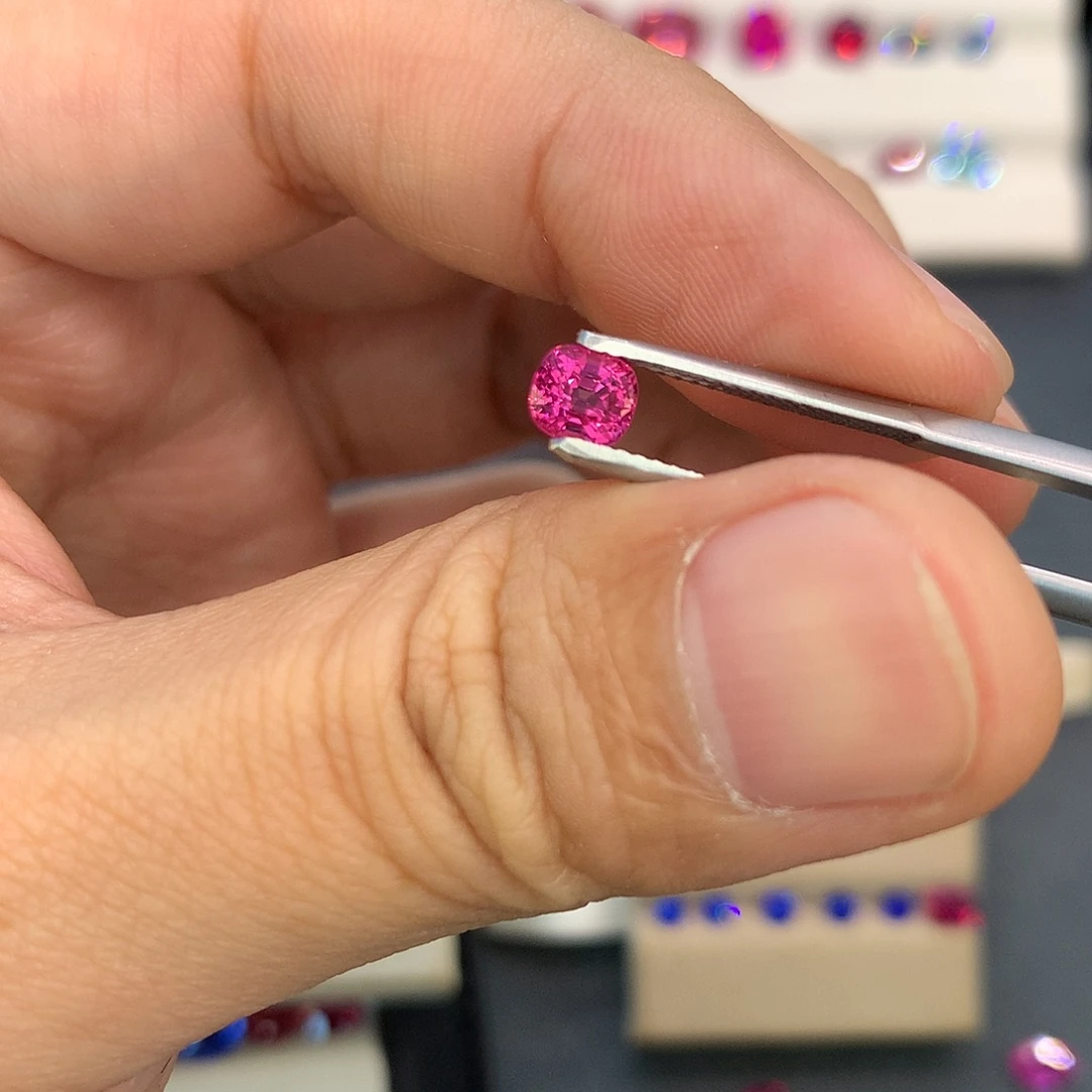 尖晶石裸石69分绝地