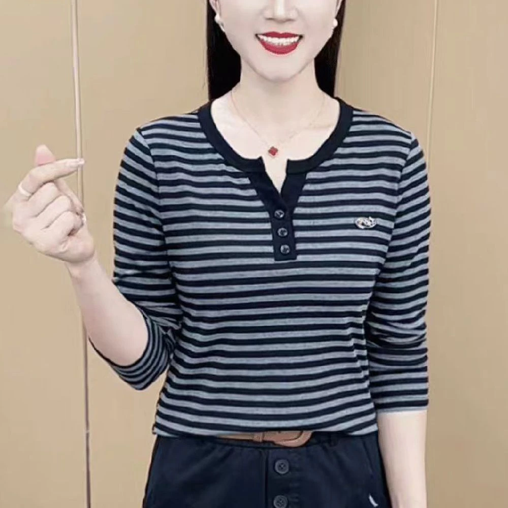 气质减龄妈妈装上衣女秋季新款休闲时尚减龄显瘦条纹保暖圆领t恤