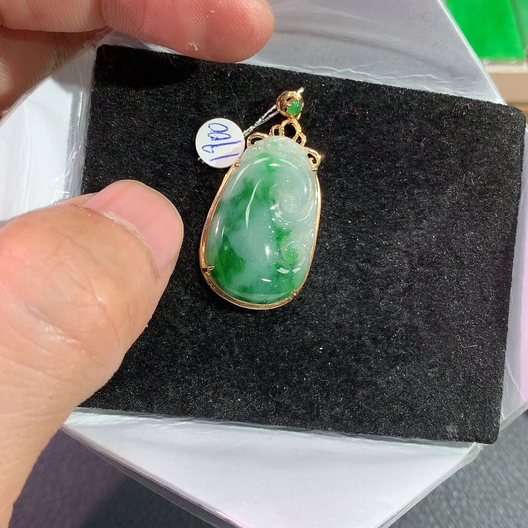 翡翠吊坠(赠链)18K金镶嵌