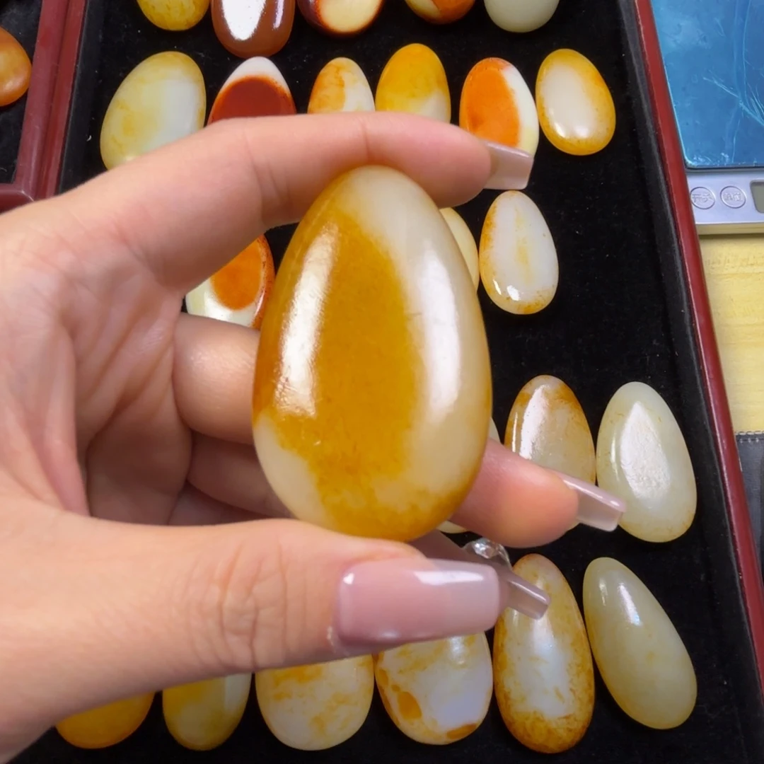 @***鑫和田玉未镶嵌颈饰