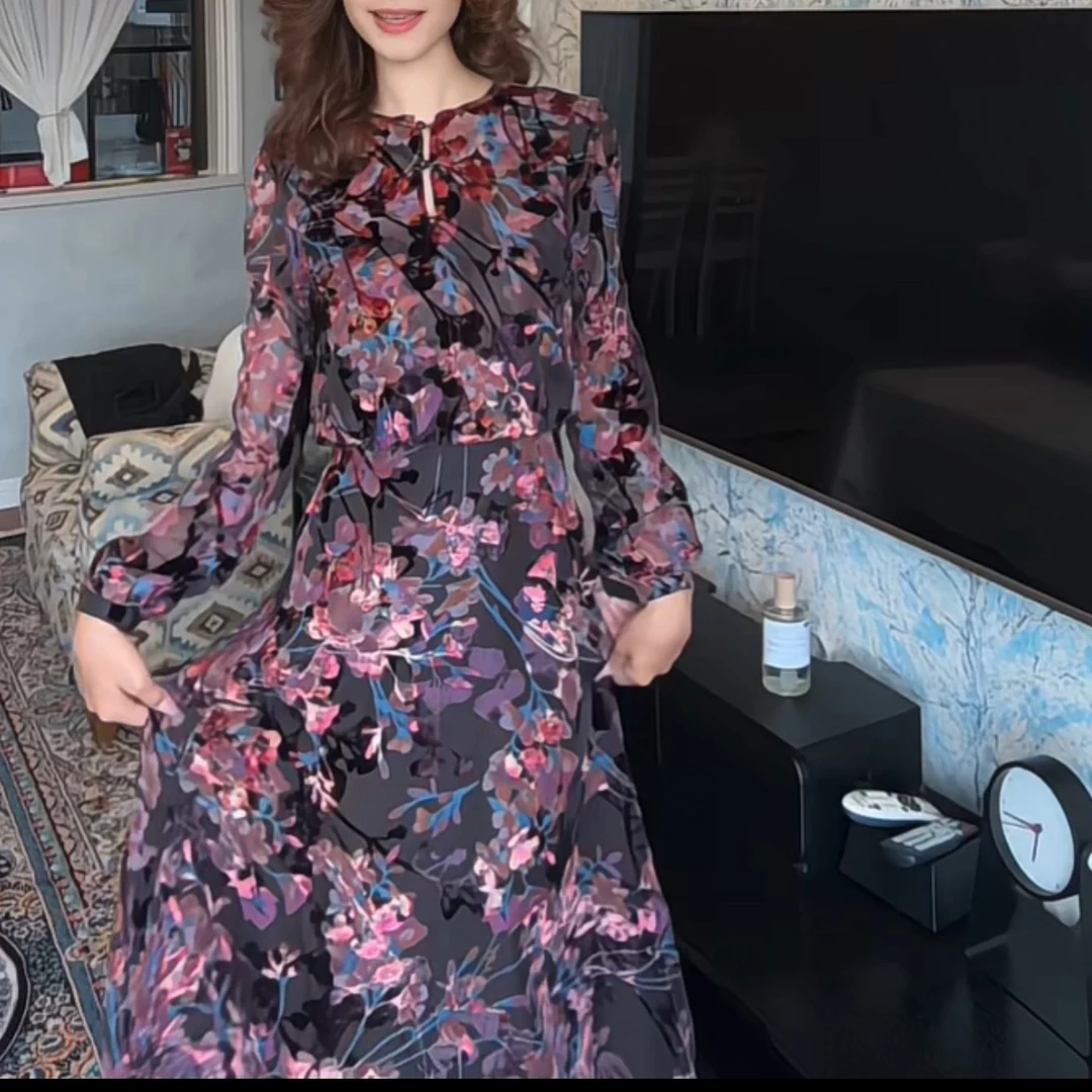 早秋款高级感显瘦烧花连衣裙