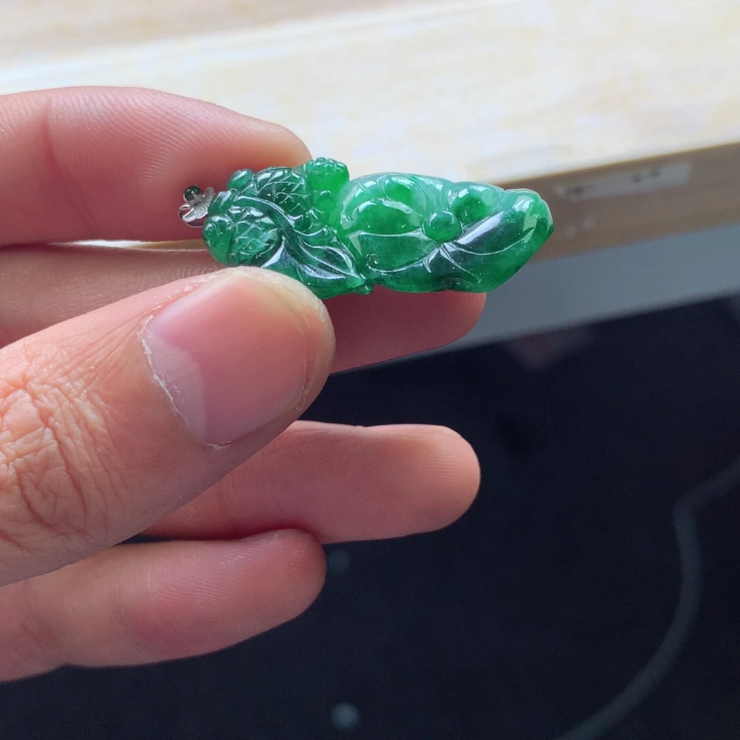 翡翠颈饰18K金镶嵌吊坠