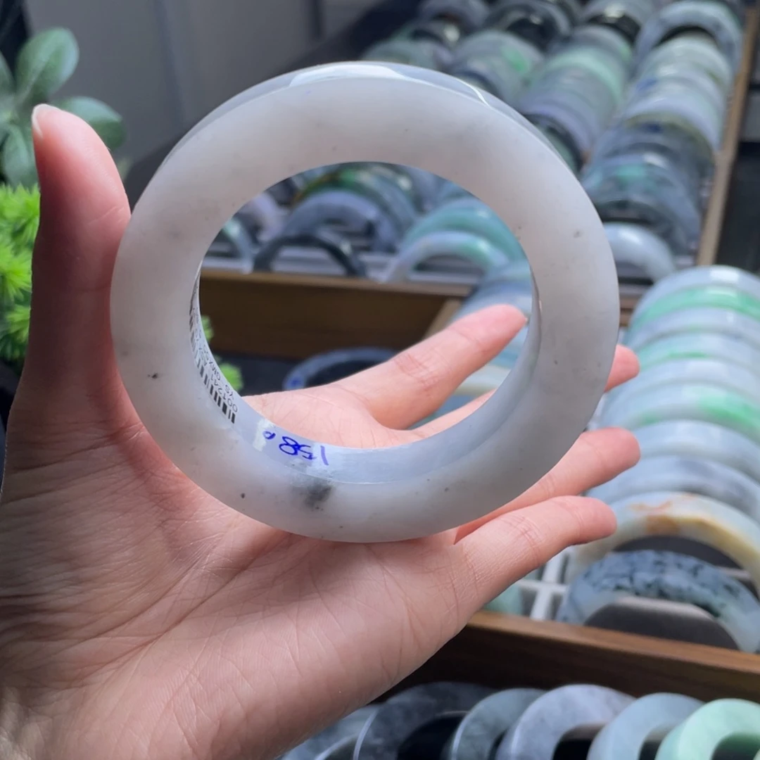 定制翡翠未镶嵌翡翠手镯