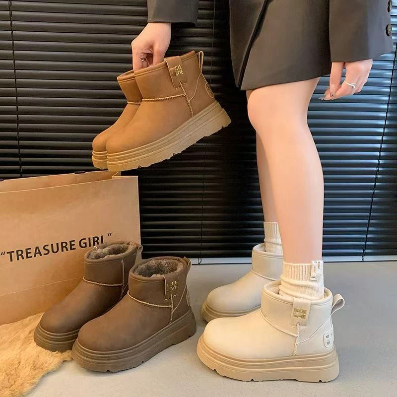 9956断码女鞋胶粘铆钉保暖成人短筒冬季防水INS风时尚雪地靴