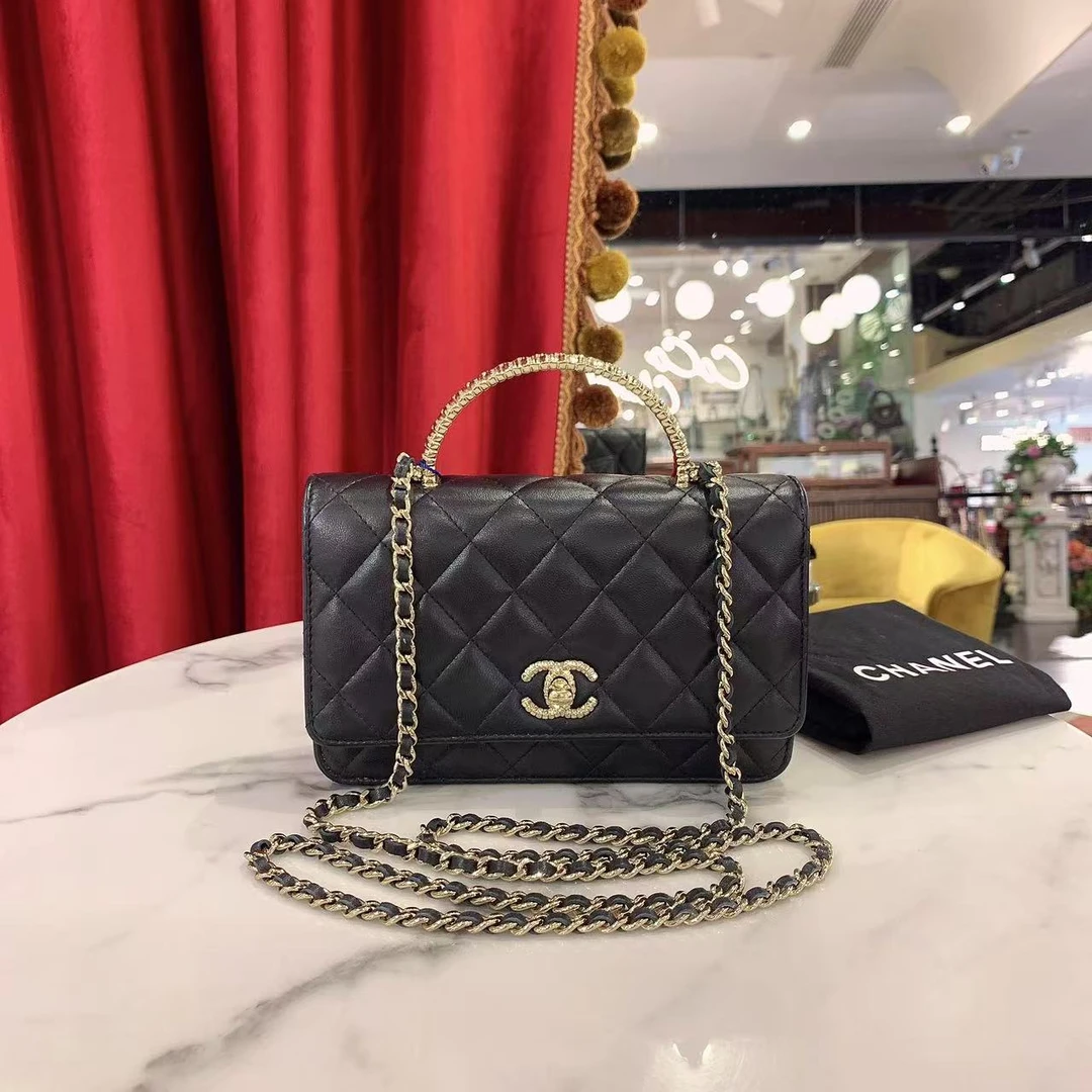 95新 Chanel/香奈儿 24b水钻手柄woc黑金羊皮芯片款98633778