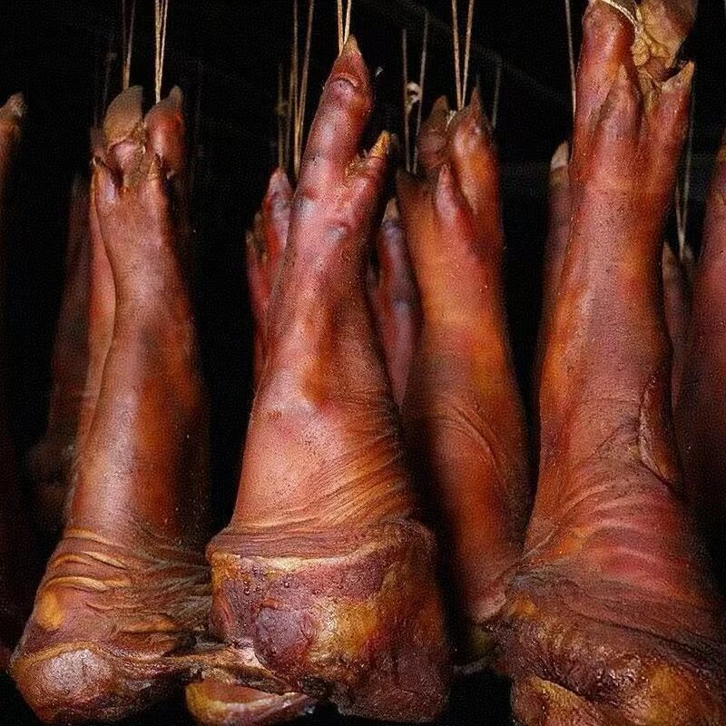 柴火烟熏腊猪脚整只农家咸腊蹄膀美食特产