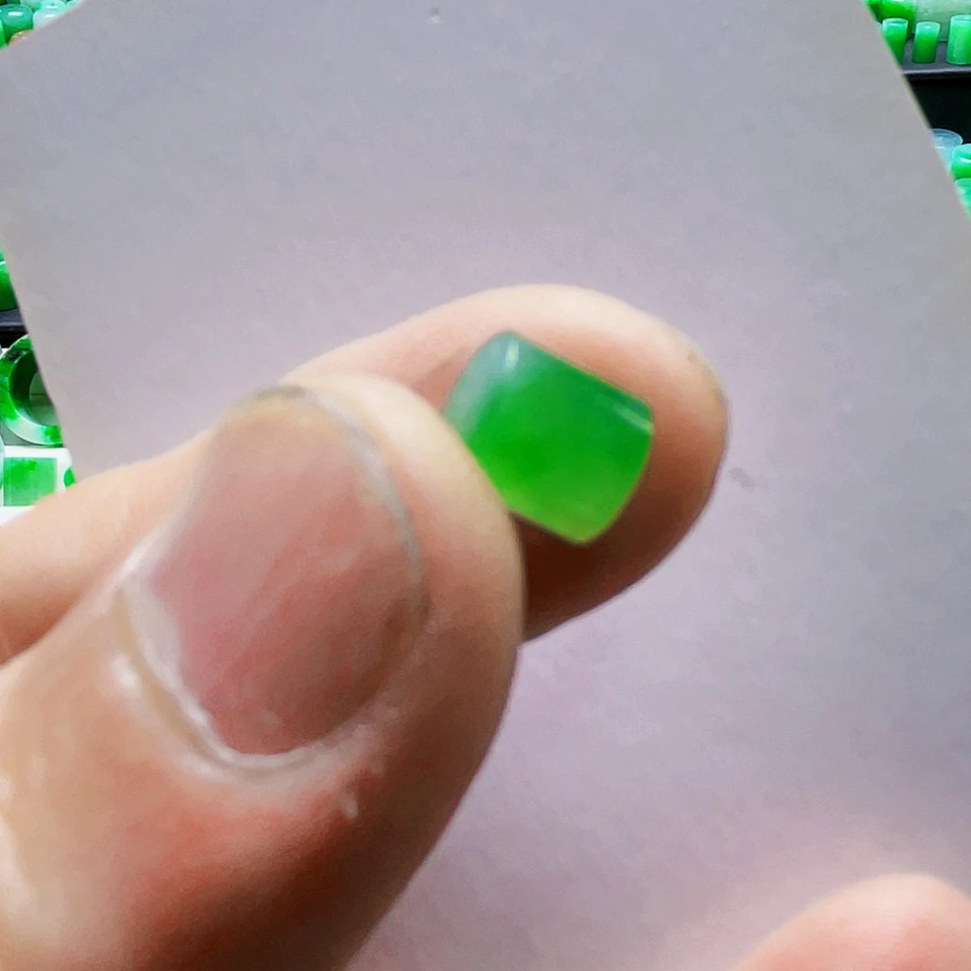 乐***皮翡翠散珠天然缅甸翡翠A货