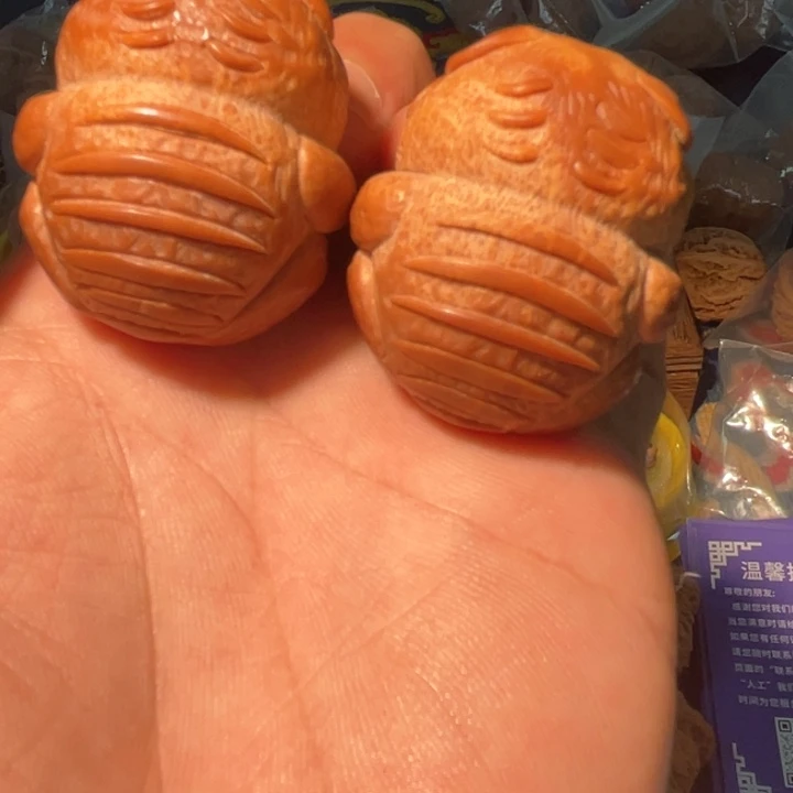 刘***鱼把件核桃飞鱼橄榄核桃雕刻小老虎一对