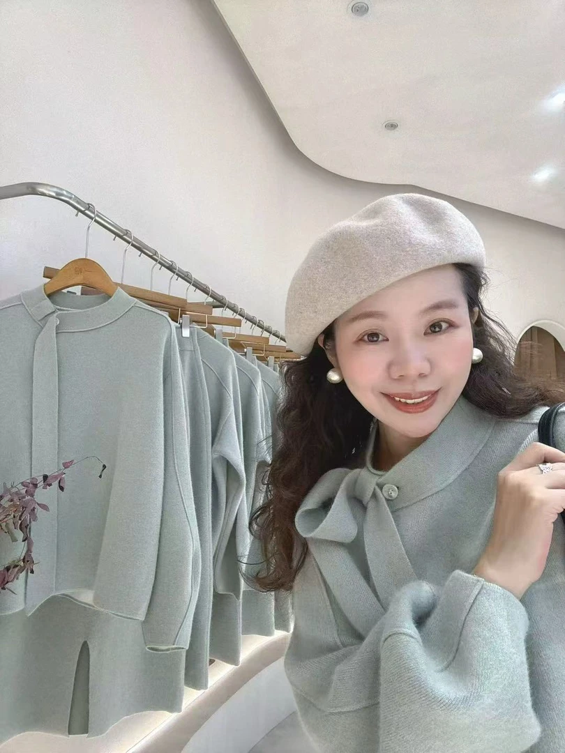 浅绿混浣熊飘带针织毛衣套装气质网红时尚