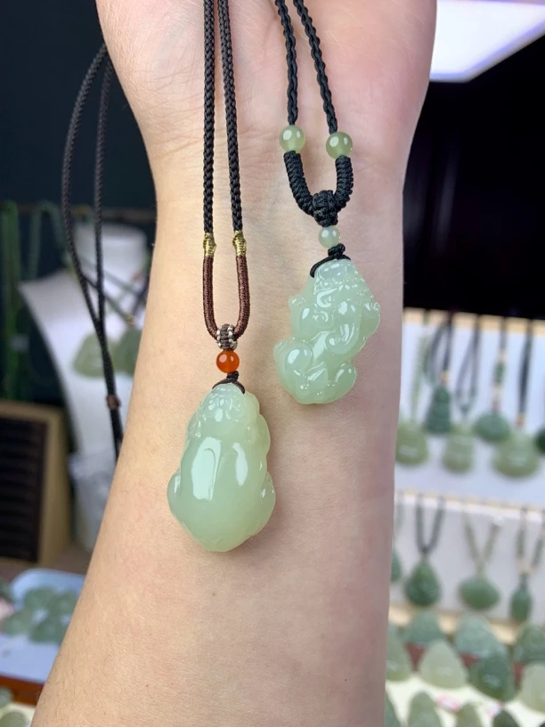 天然和田玉貔貅玉坠男款女款招财转运精品手工雕刻情侣玉石吊坠