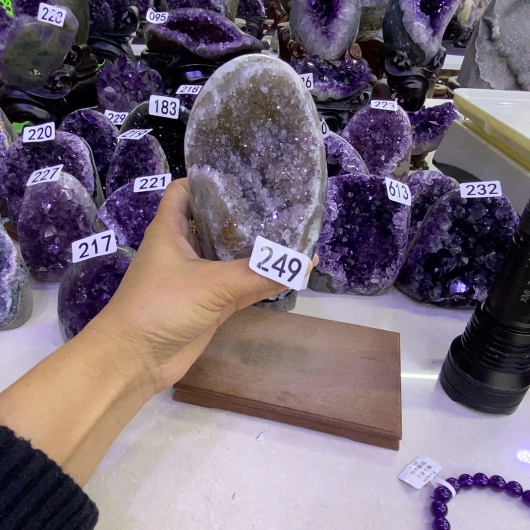 紫晶未镶嵌大型摆件（非配饰）