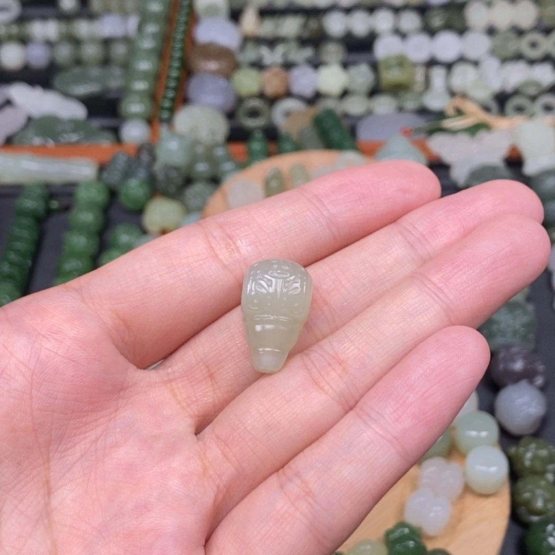 森***燚颈饰未镶嵌和田玉