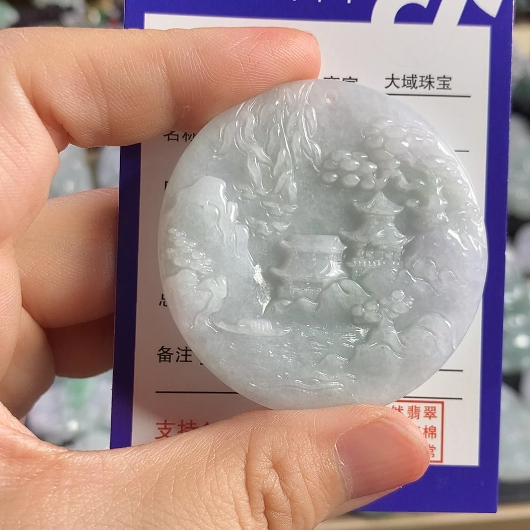 翡翠未镶嵌颈饰山水