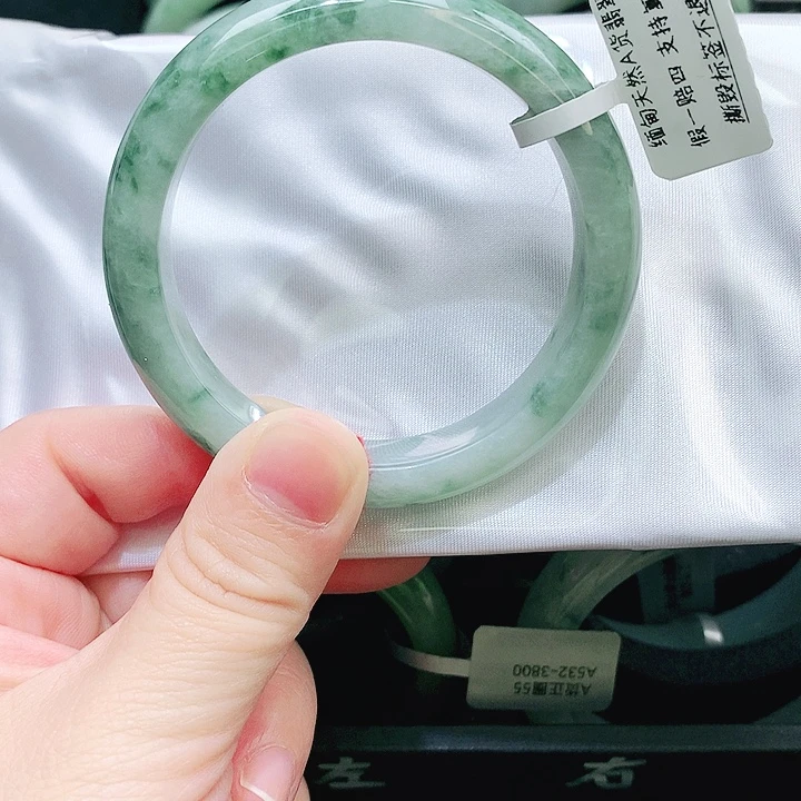 翡翠未镶嵌手镯0529
