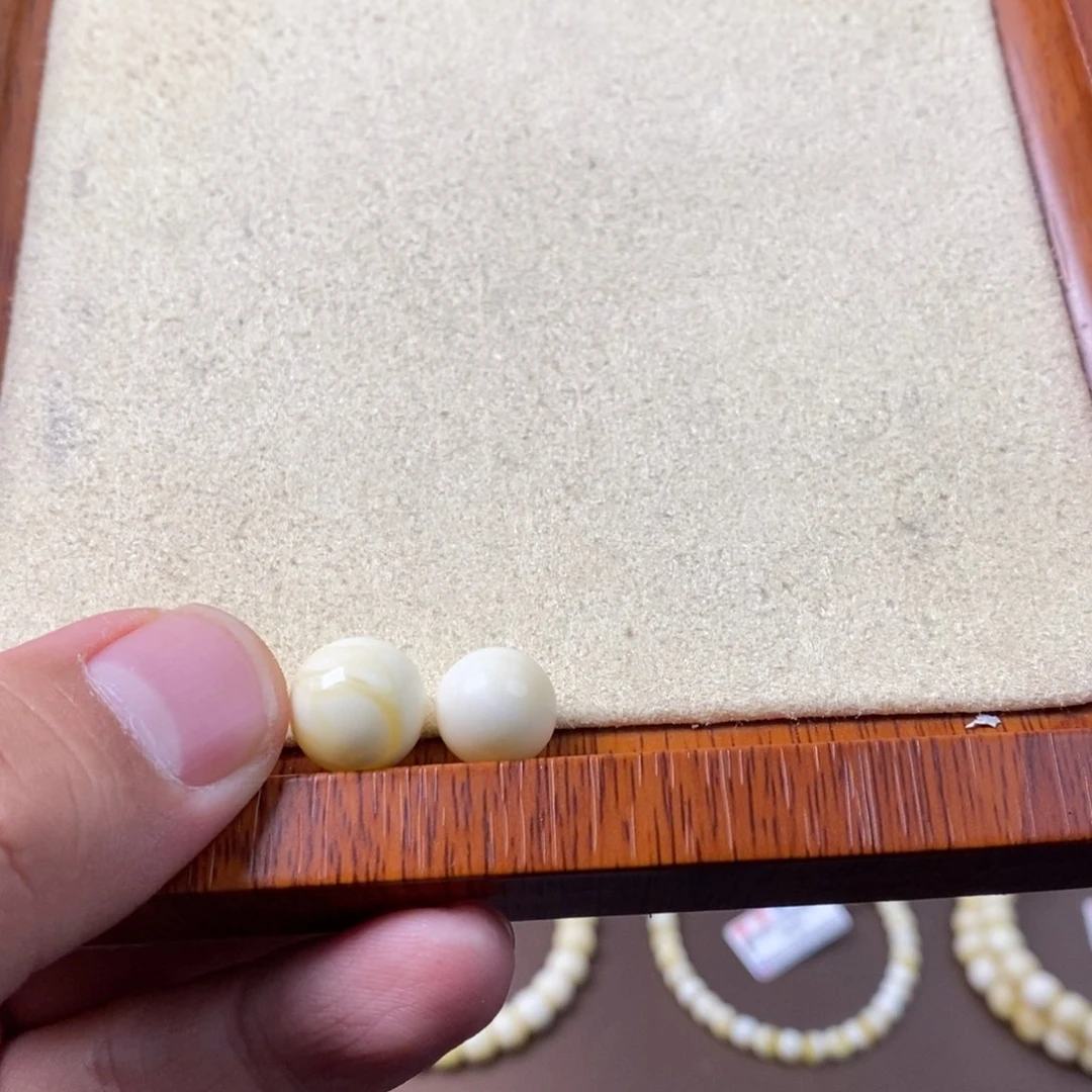 蜜蜡珠宝奇石未镶嵌五**池