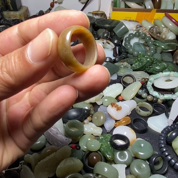 和田玉（糖玉）颈饰未镶嵌青****君