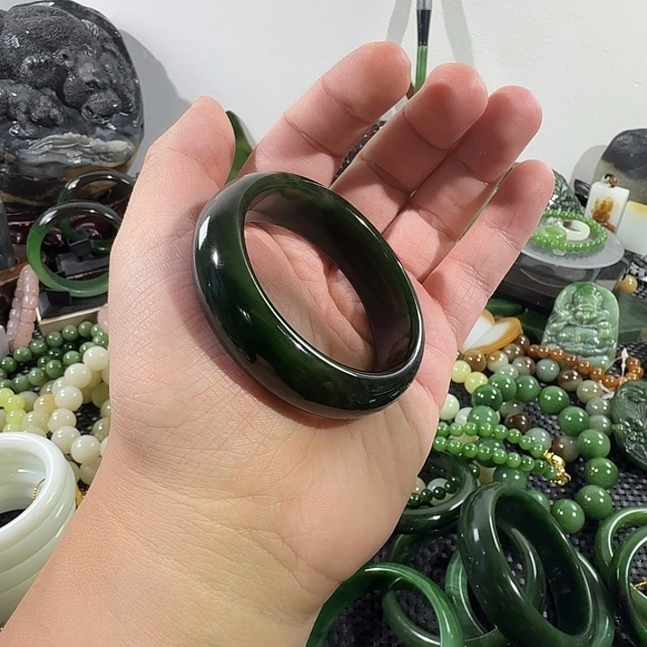 世****和田玉（碧玉）未镶嵌颈饰
