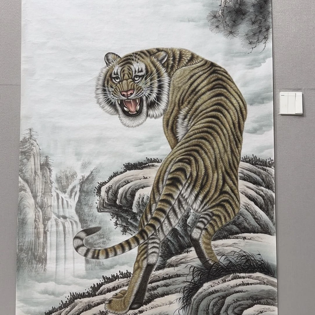 国画精品工笔六尺上山虎贾敏