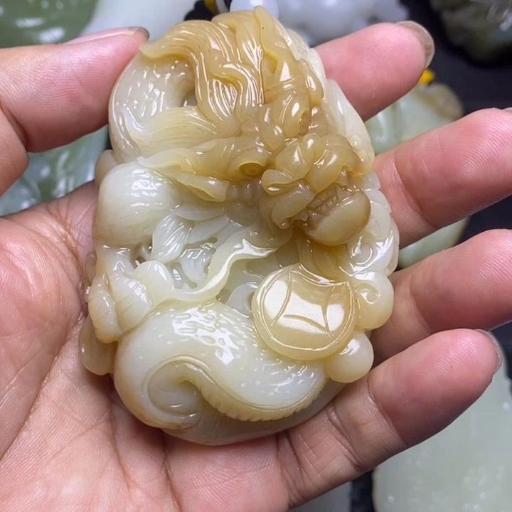 和田玉未镶嵌颈饰猫*熊
