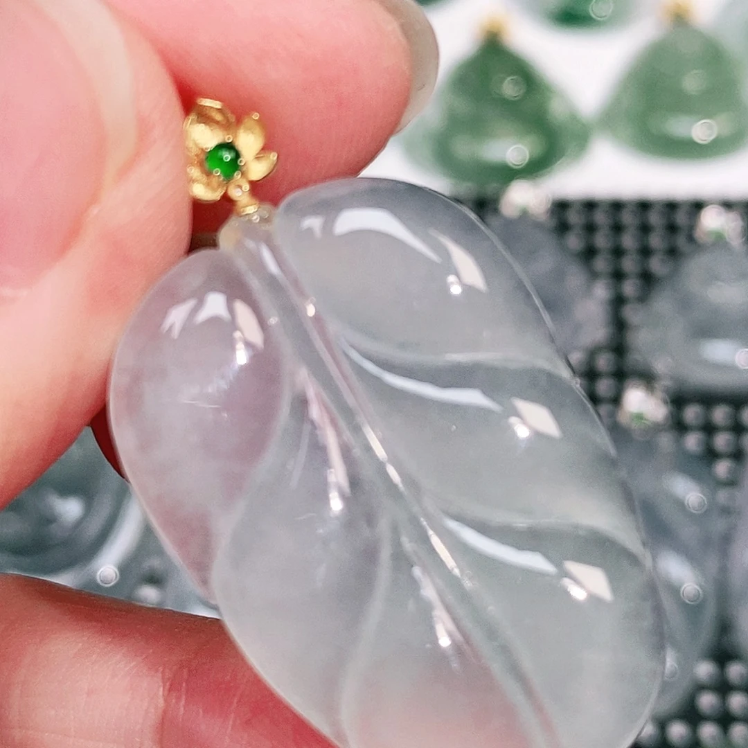 颈饰18K金镶嵌翡翠