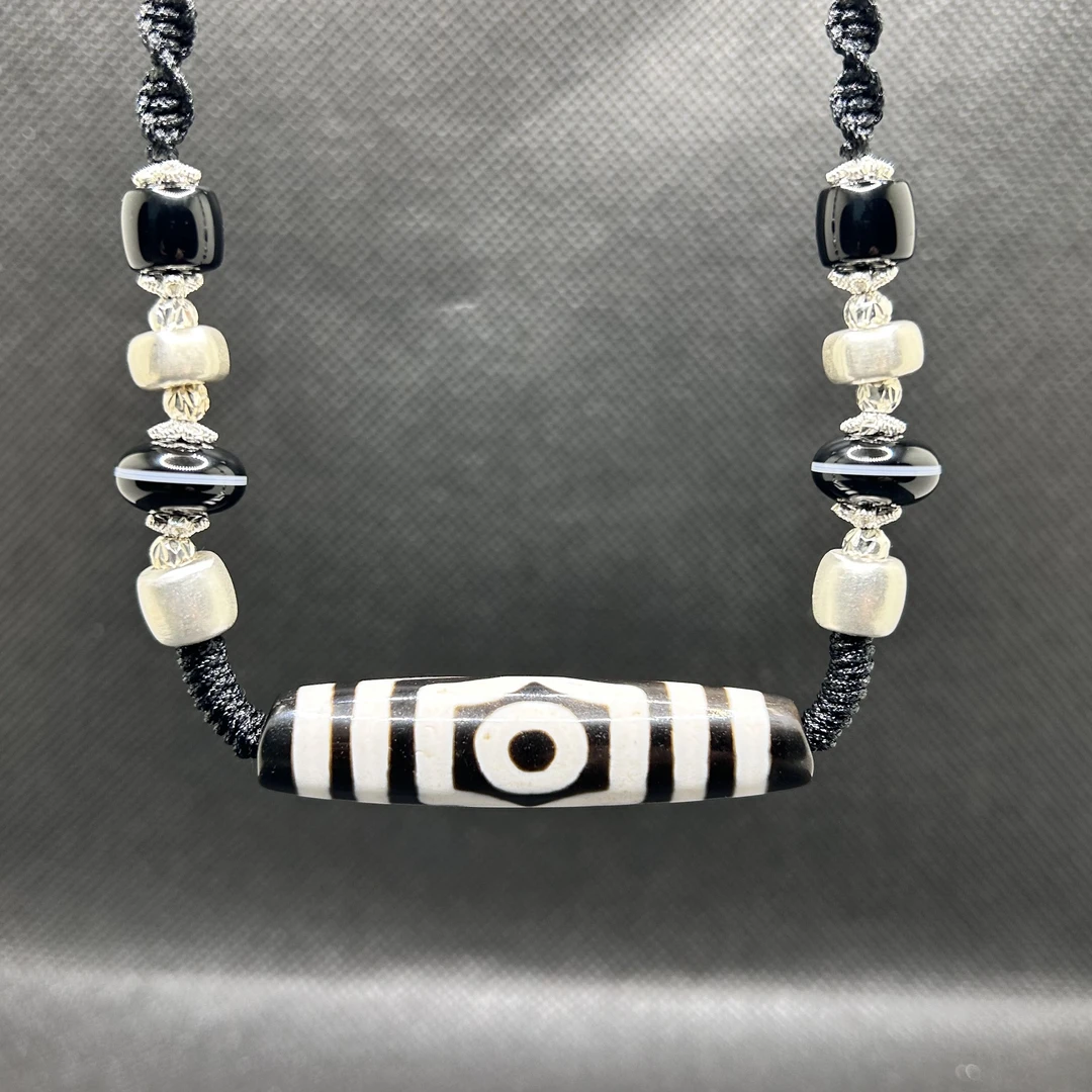 台珠手工珠行运黑白大鹏宝盖三眼双虎牙玛瑙设计款锁骨链12×52mm