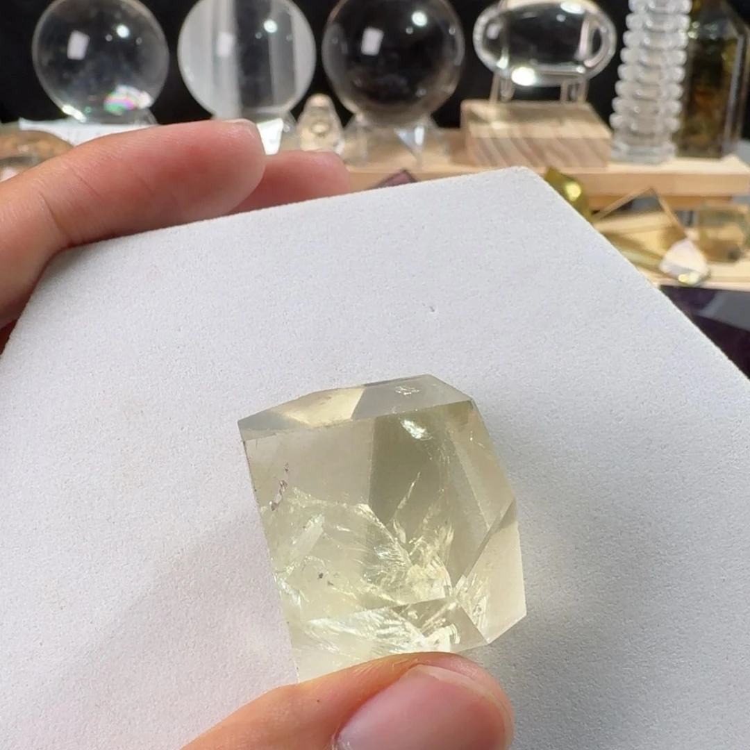 水晶珠宝半成品未镶嵌黄水晶