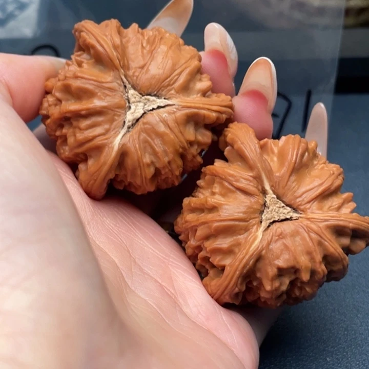 潇***啊文玩核桃吊坠白狮子