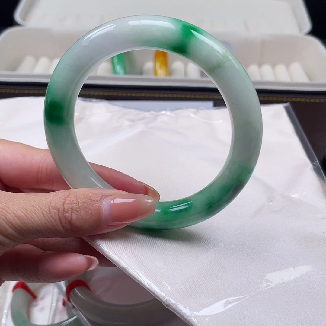 林***莉未镶嵌緬料手镯首饰
