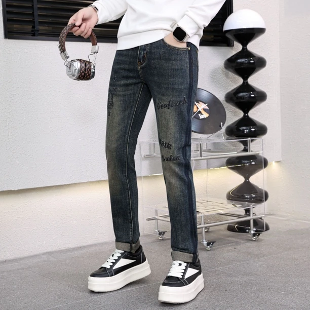 2250秋冬新品男士修身蓝色刺绣烫钻工艺时尚潮流牛仔长裤