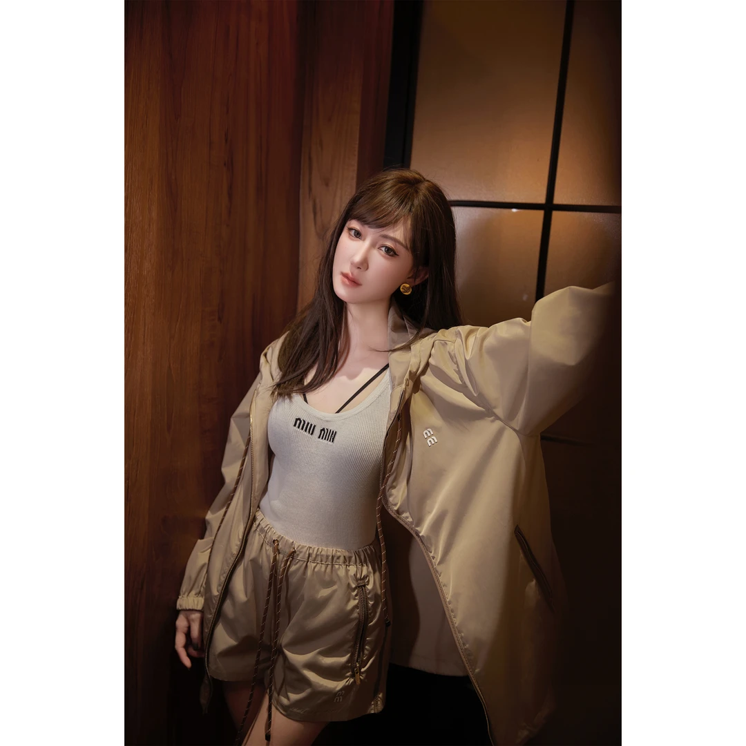 特 LIMERENCE 卡其色抽绳连帽拉链外套&抽绳短裤