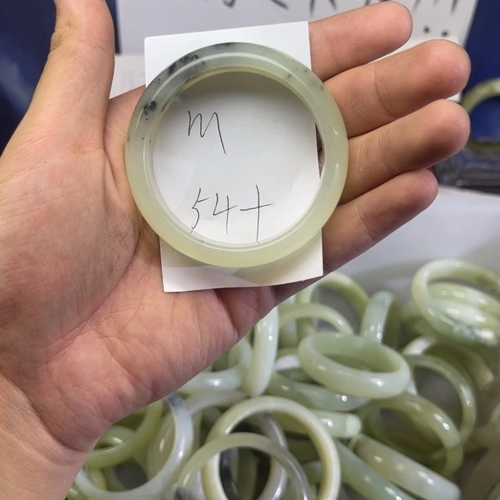 蛇纹石玉手镯未镶嵌M**?