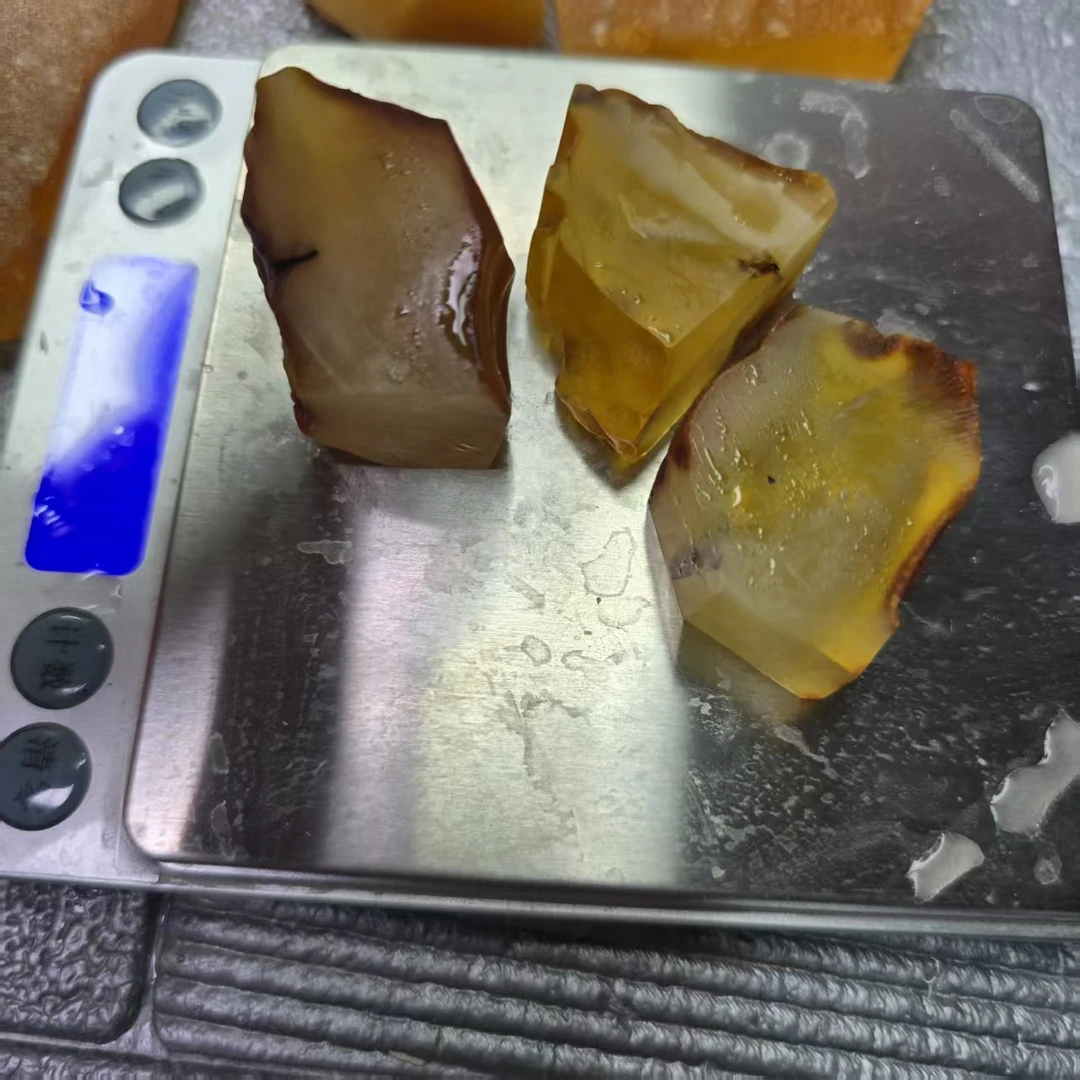 琥珀蜜蜡原石定制