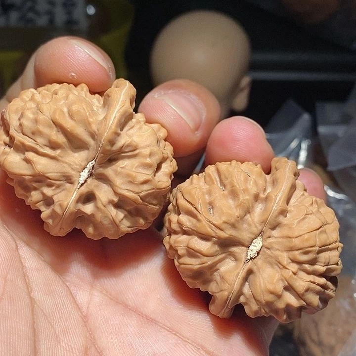 【闪购商品】文玩核桃吊坠老*核欢