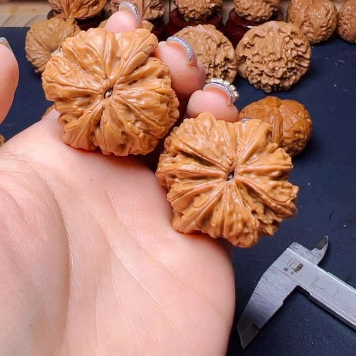 文玩核桃吊坠平谷暴雪40