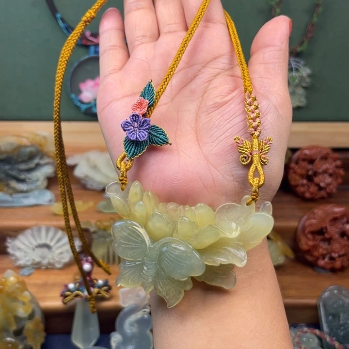 蛇纹石玉合金吊坠