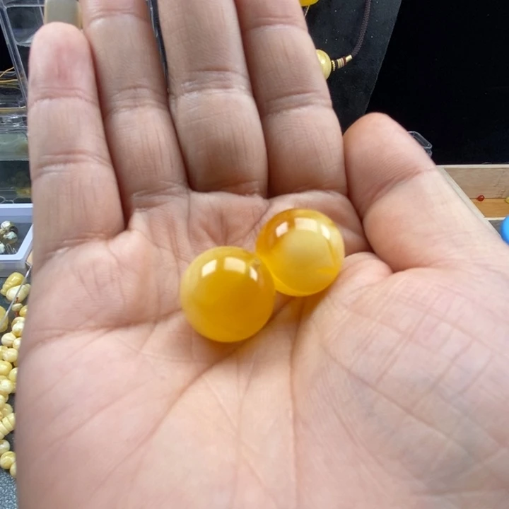 未镶嵌琥珀裸石向*看蜜蜡