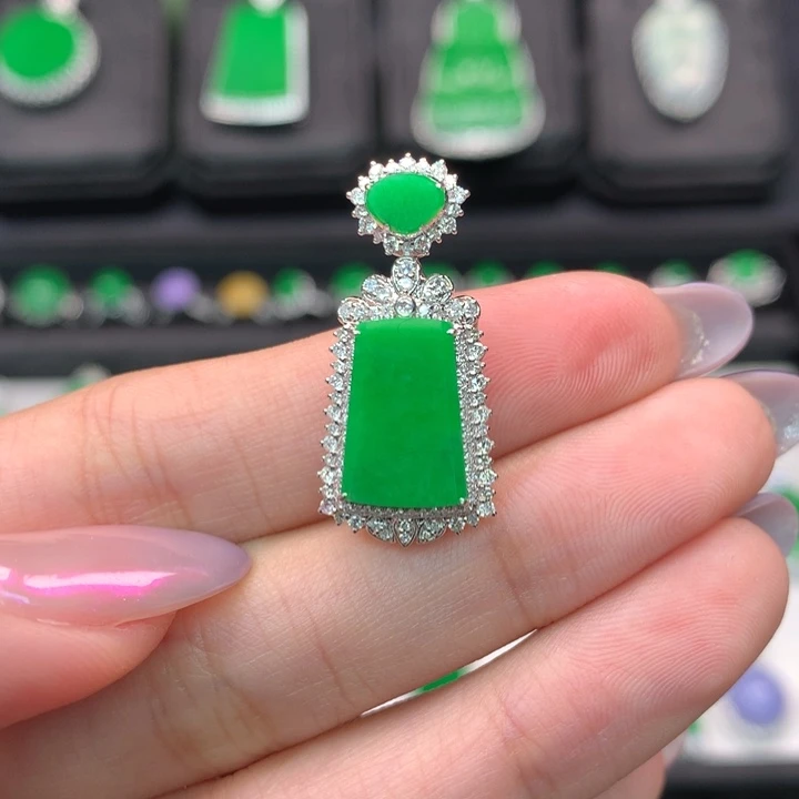 翡翠吊坠(不含链)18K金镶嵌