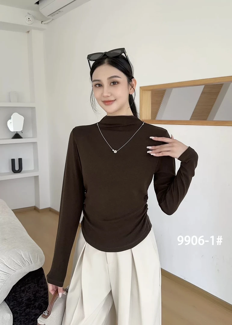 2025年秋冬季新款高领链条装饰打底衫