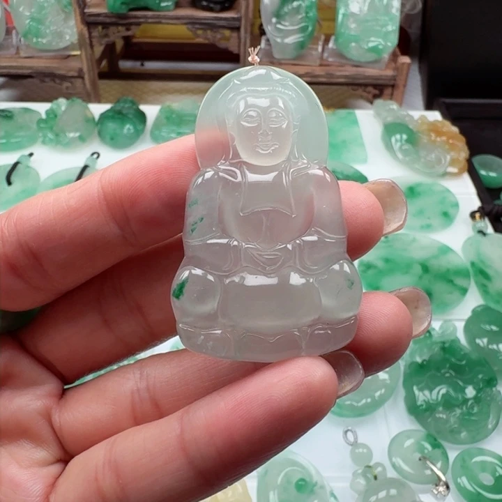 石英质玉未镶嵌颈饰玥**弯