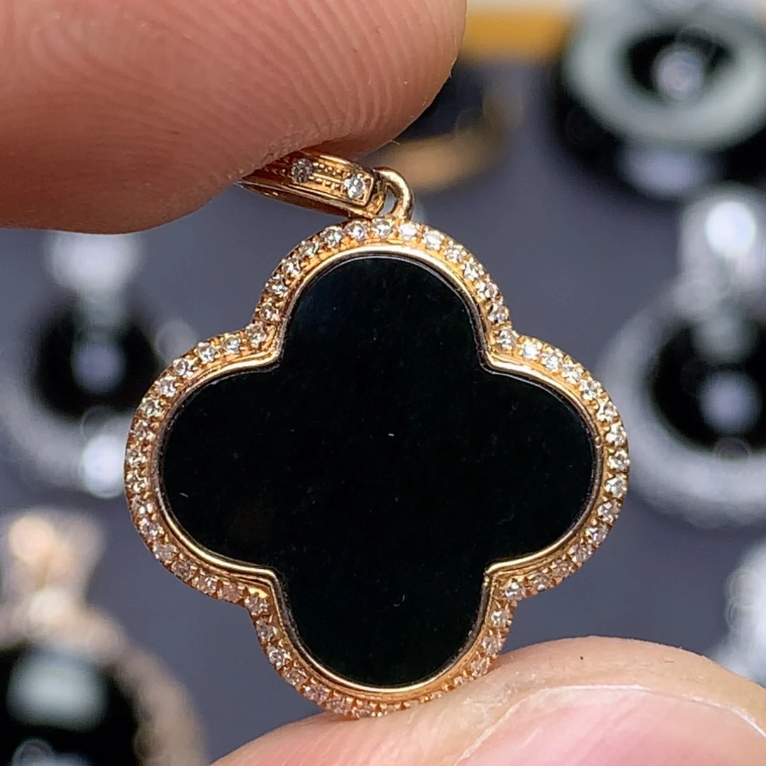 颈饰18K金镶嵌翡翠墨翠四叶草