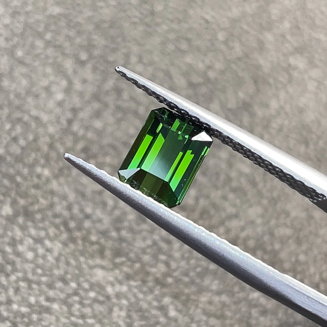 裸石未镶嵌碧玺电光绿碧玺裸石2.02ct