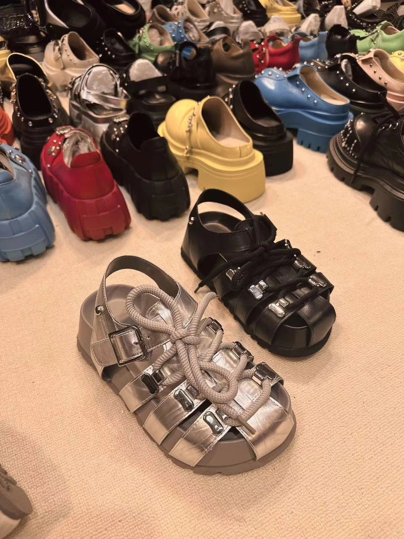 夏季新款脚感舒适个性时髦编织撞色绑带包头罗马女凉鞋