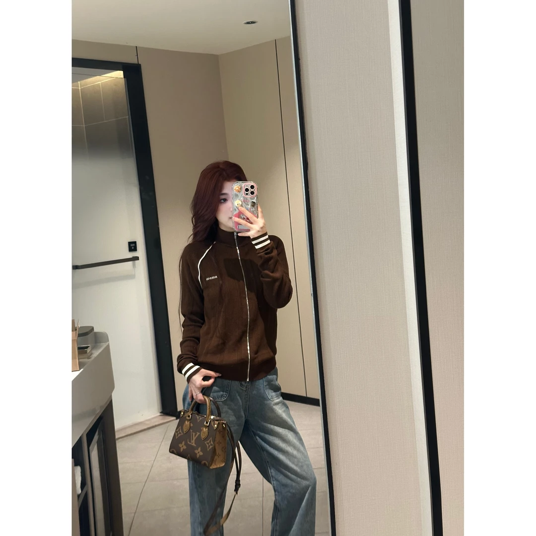 DPM06 咖色小字母拉链毛衣 男女同款