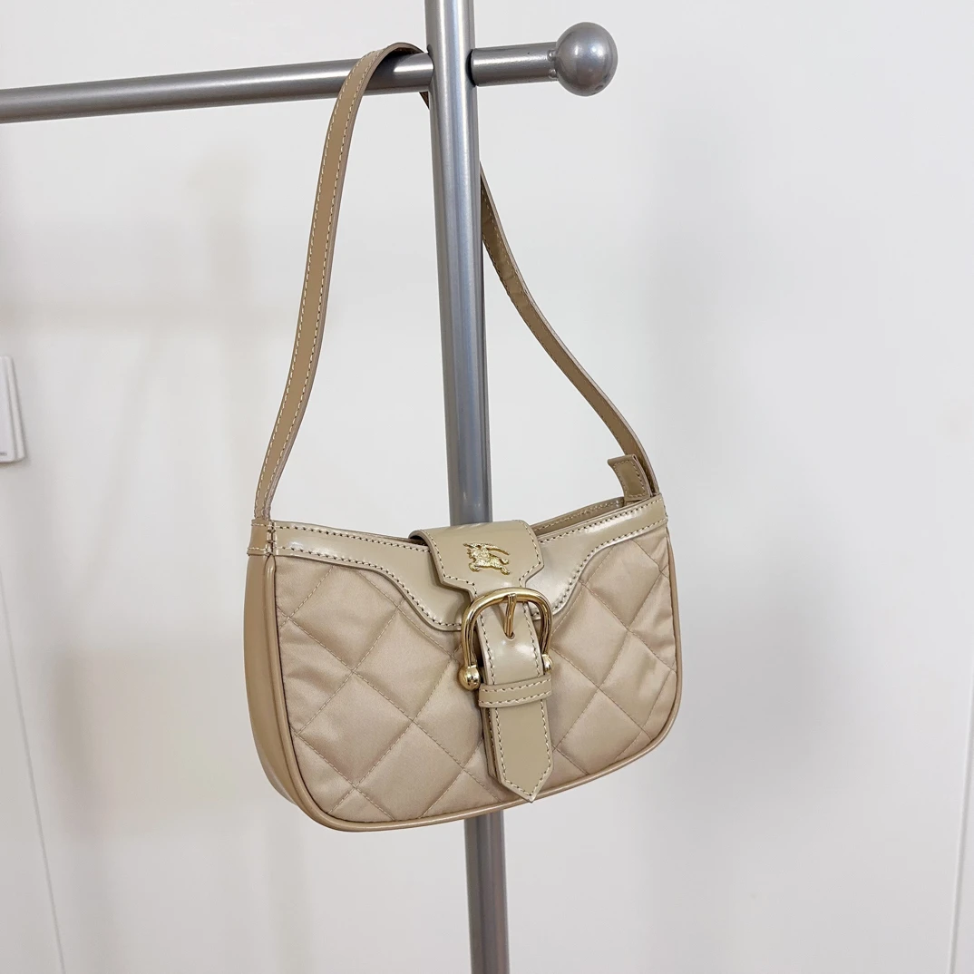 95新 BURBERRY/博柏利 奶茶色菱格纹法棍单肩腋下包60443161