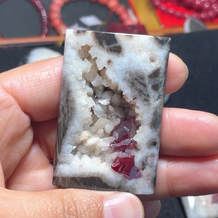 天然辰砂晶体聚宝盆