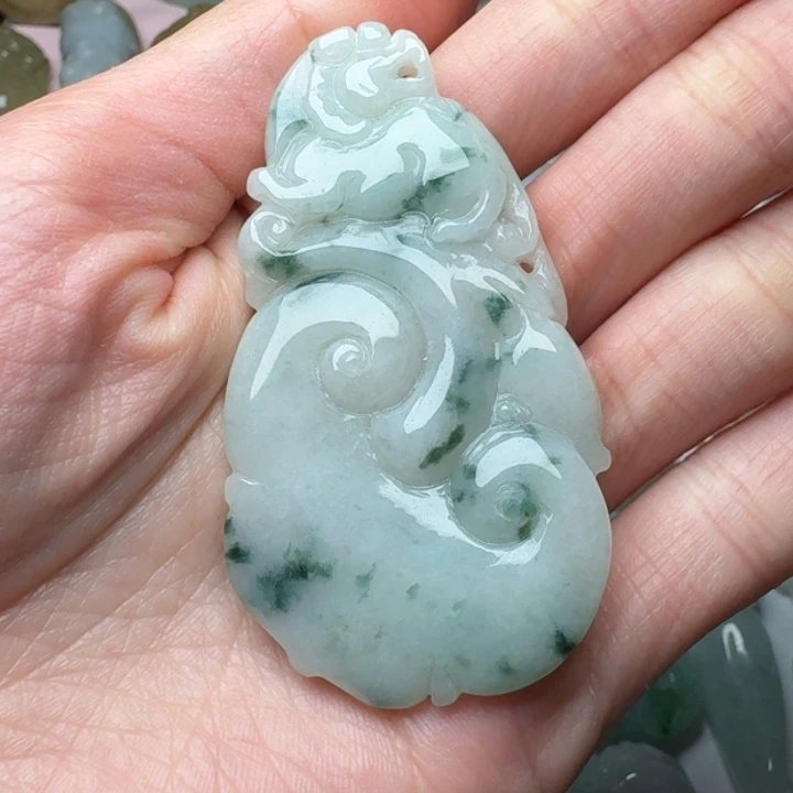 翡翠未镶嵌颈饰如意貔貅